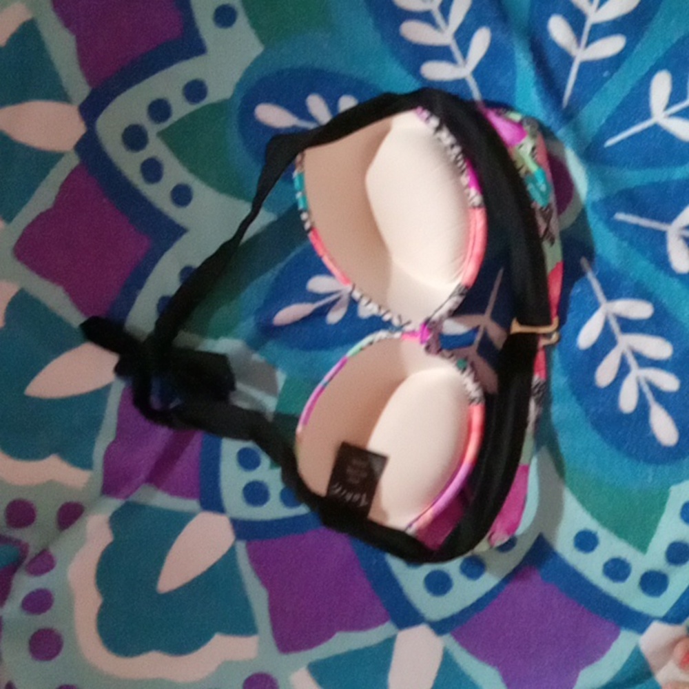 Bathing suit - Picture 2 of 2